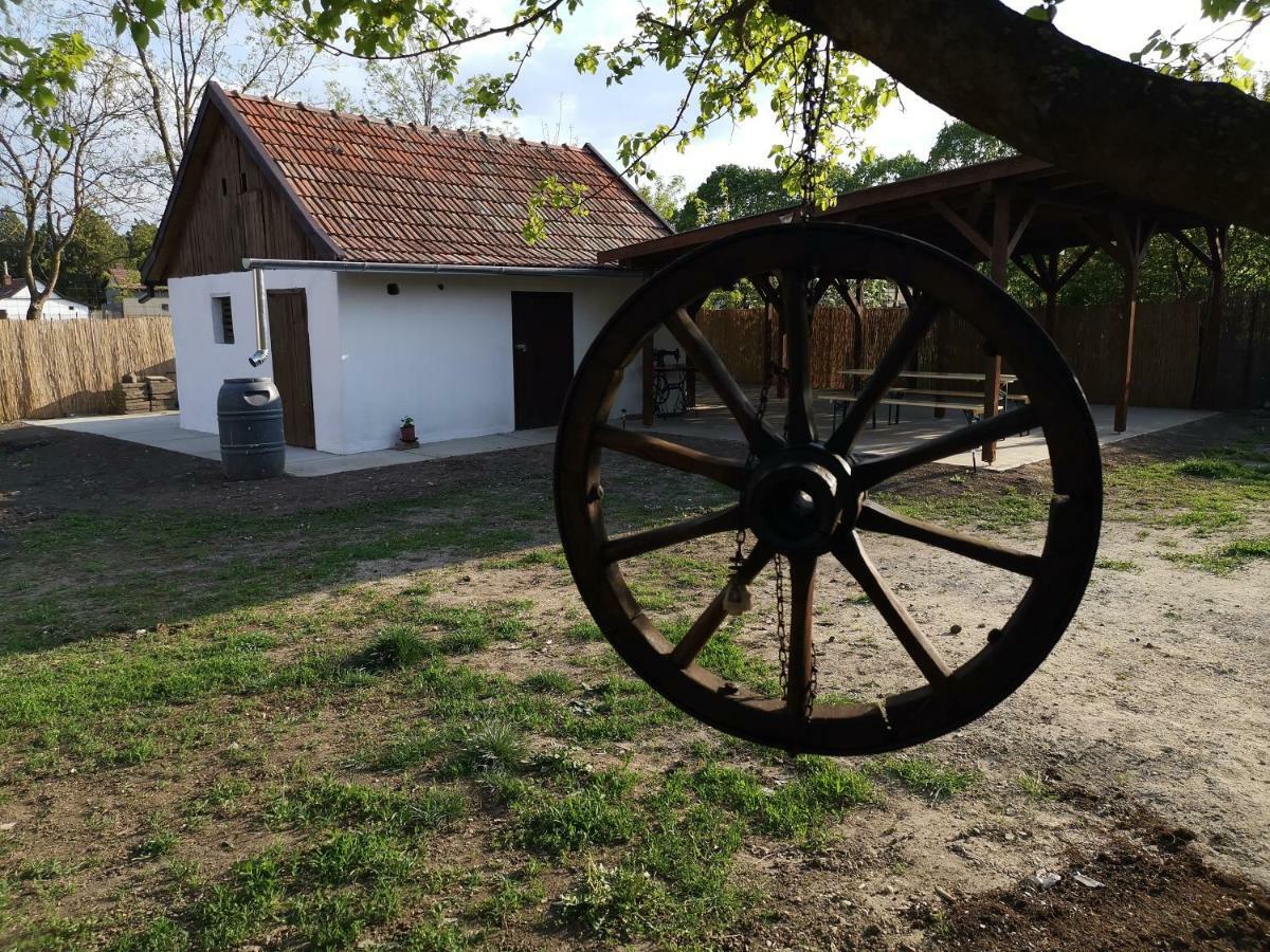 Hársfák Mezokovacshaza Exterior foto