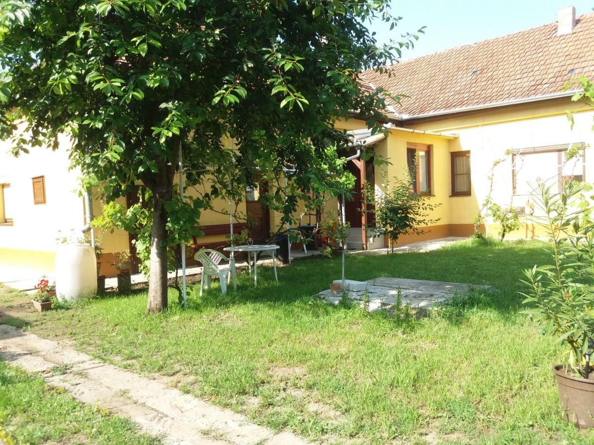 Hársfák Mezokovacshaza Exterior foto